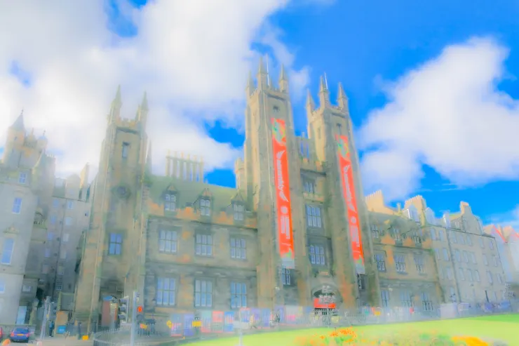 從王子街花園仰望著愛丁堡大學新學院一景