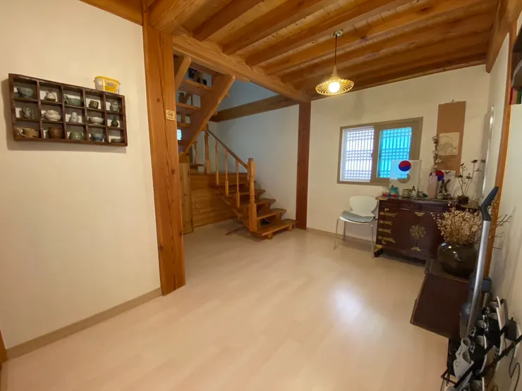 一樓玄關明亮乾淨