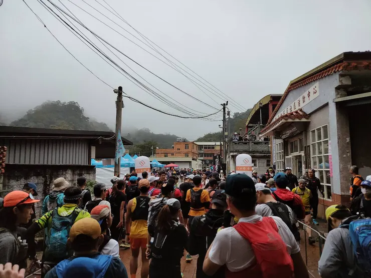 開賽前的片刻，緊張與興奮的情緒湧上心頭，大半年的準備都將在接下來的3個多小時內盡情發揮。