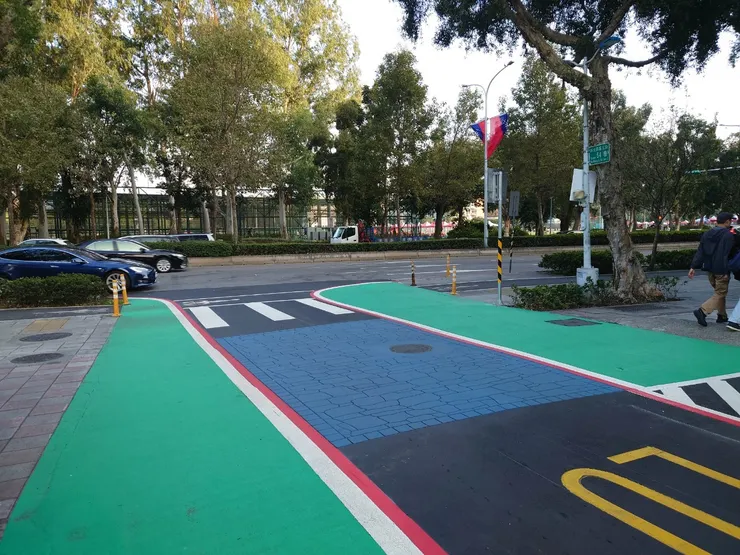 新生南路三段54巷口的「入口意象」。