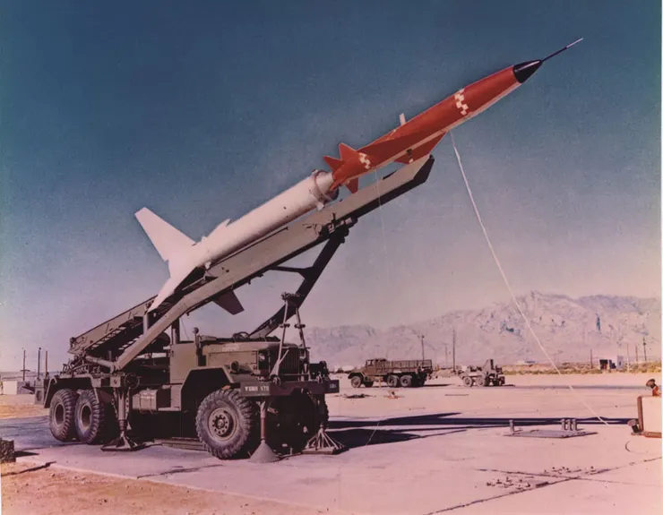 在白沙靶場進行地面發射測試的烏鴉飛彈。