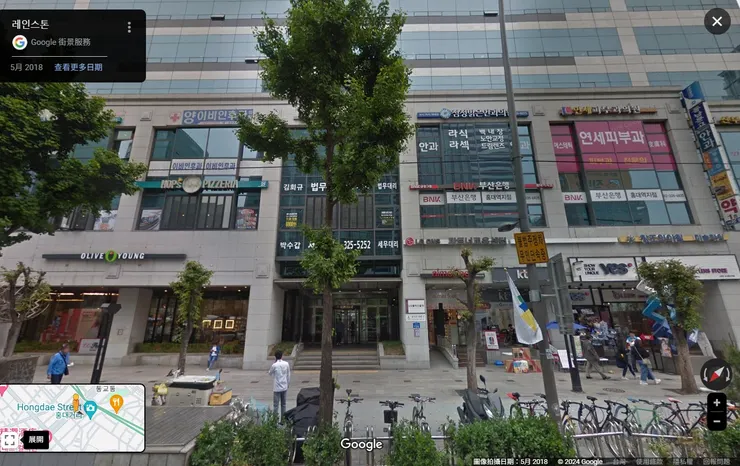 一樓就是超好逛的Olive Young，側邊還有GS25｜弘大住宿推薦Junho's House