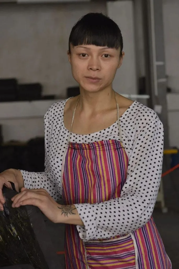 出生寒微的李二毛似乎與一切幸運絕緣，李二毛渴望愛情，渴望親情，渴望牽著男伴的手，在村裡辦一場轟轟烈烈的婚禮。來源：電影劇照