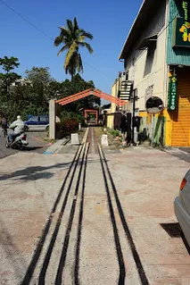 平交道護軌，員鹿路103巷(溪湖へ)&nbsp;