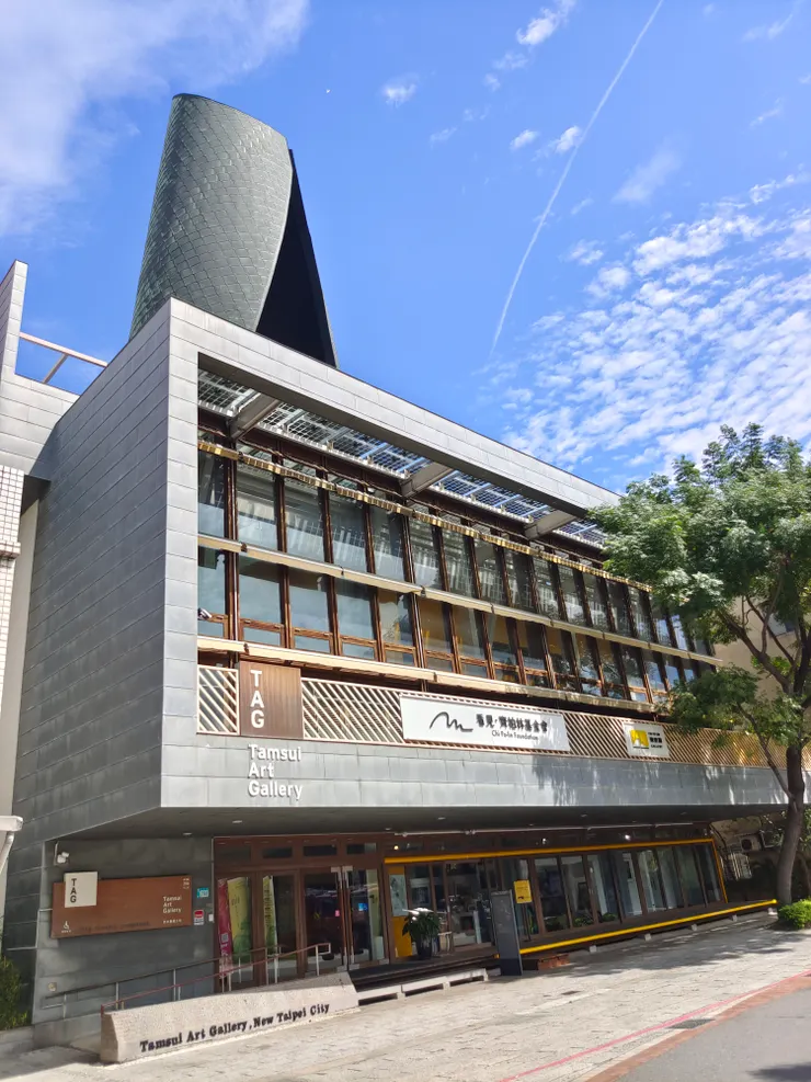 基金會正面的飛機尾翼還頗有特色，可是從多田榮吉故居看下來就很突兀。