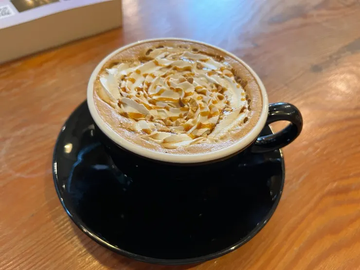 熱太妃糖拿鐵。