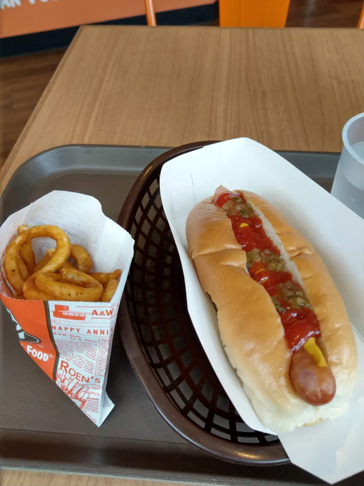A&W 熱狗堡及圈圈薯