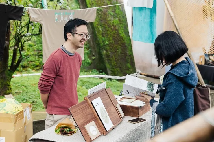 茶山繚療市集現場。