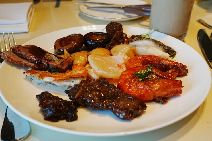 和牛牛頰、龍虎斑、大蝦、干貝