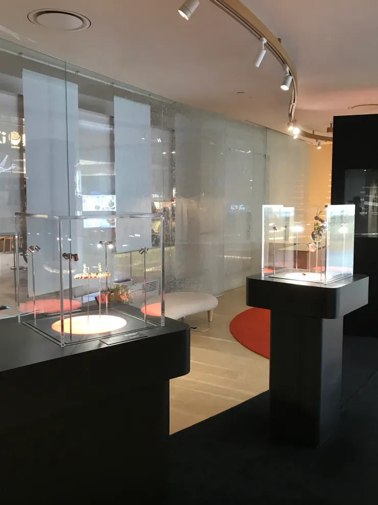 展品就是放在這一個個透明箱子內，供人欣賞。