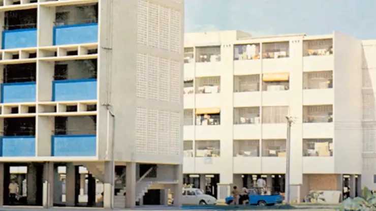 曼谷市區的步登公寓剛完工時景象