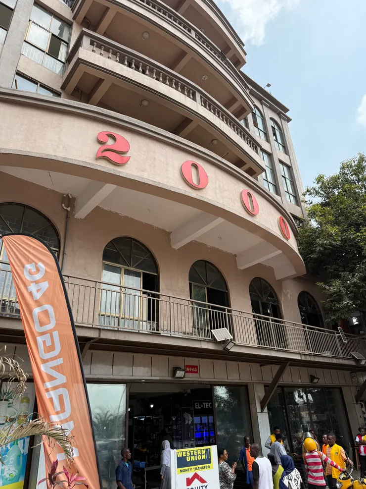 當地人會去採買的集貨中心 2000 