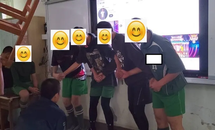 上課時間，同學們在台上熱舞