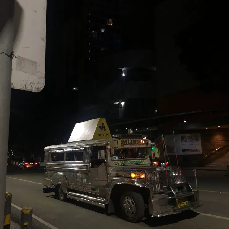 走回去的路上看到酷車車