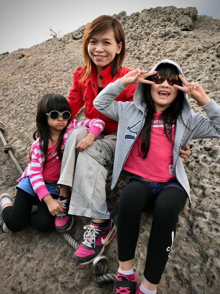 山頂懸崖邊的巨岩，我是誰？我在哪？