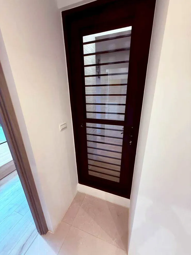 地板的光澤度完美回歸！現在踩上去那種乾爽、不黏腳的觸感太療癒了。