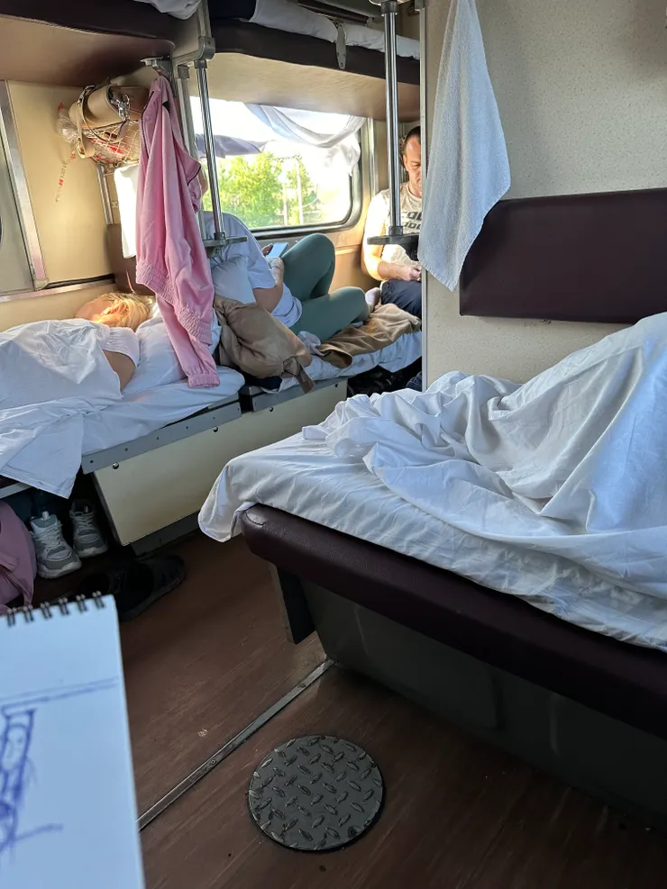 起床到下舖等下車