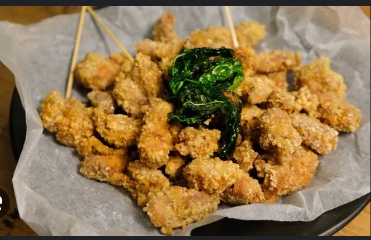 台灣人最愛零食鹹酥雞是以粗顆粒的木薯(樹薯粉/地瓜粉)為麵衣。圖片取自網路
