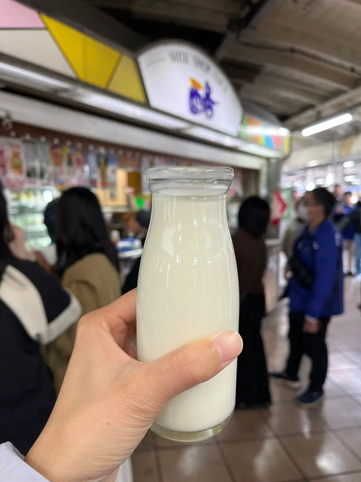 不知道為什麼超多台灣人排牛奶的