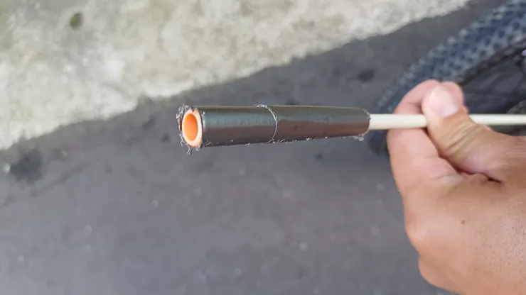 塑料接頭纏上大力膠帶