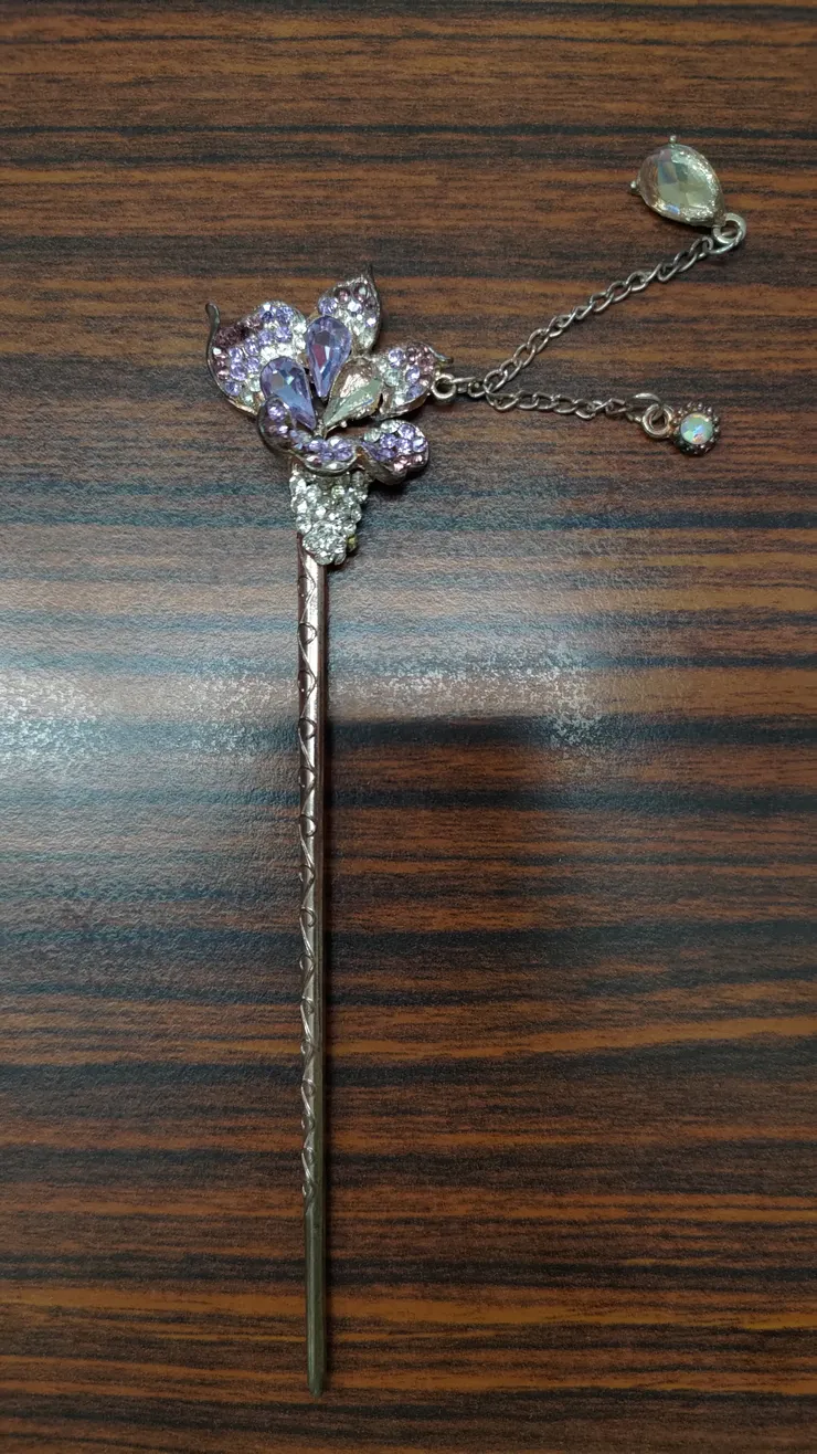 突然斷裂的髮簪