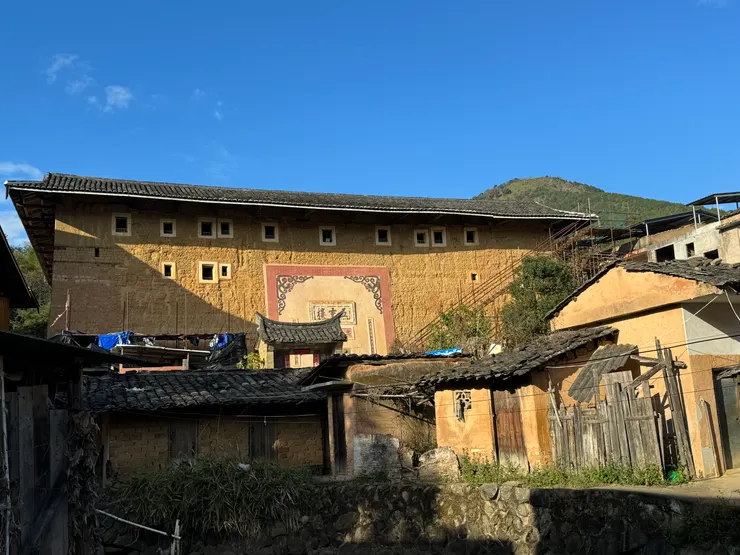 土樓也有方形、半圓形、六角形等