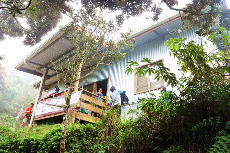 ▲12:04來到設於4公里處的5號layang layang涼亭，也是最多人逗留的涼亭 ，大多數山友在此用午餐。