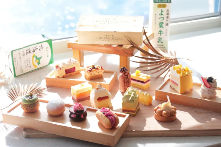 墾丁凱撒攜手「四葉乳業」推「雪國x南島」冰火甜點季,11款乳香系甜點與三層英式下午茶限定登場。圖/墾丁凱撒提供