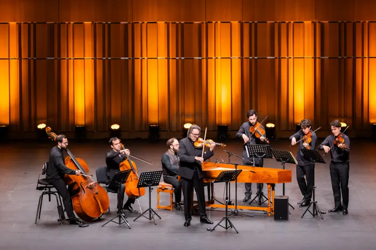 利奧尼達斯‧卡華高斯與阿波羅樂團