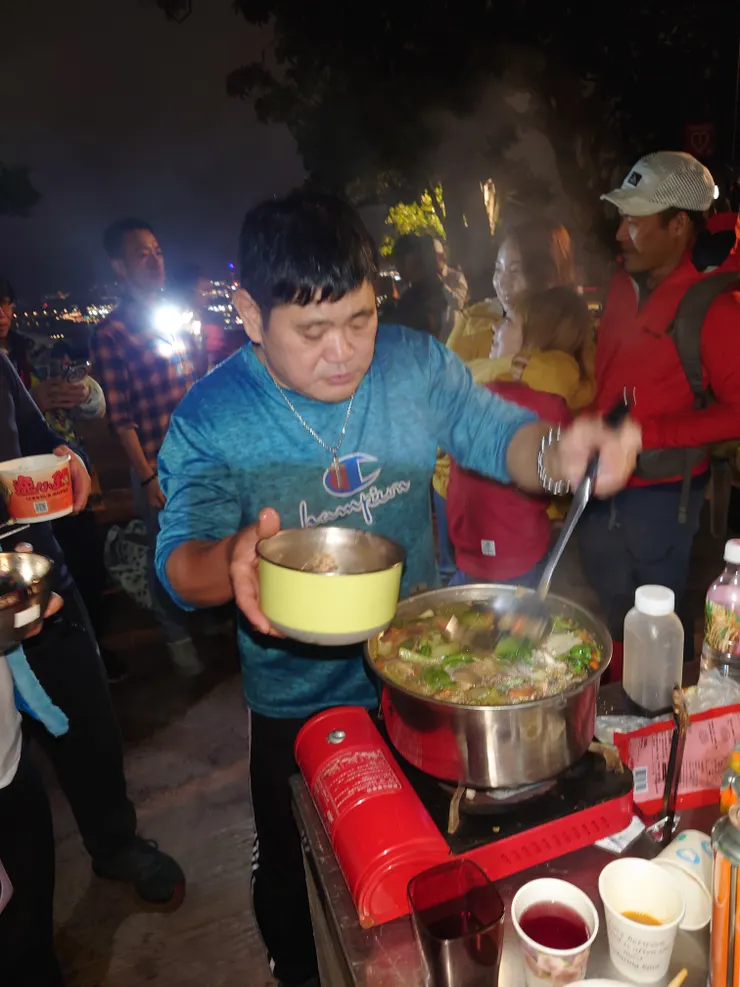 人稱浩克的掌廚大叔，與我擁有相同的政治理念