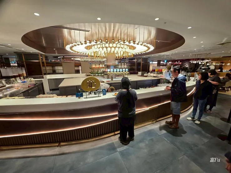 各式合作品牌飲品、果汁，現點咖啡、冷泡茶、特色調酒都可以在這裡喝到。