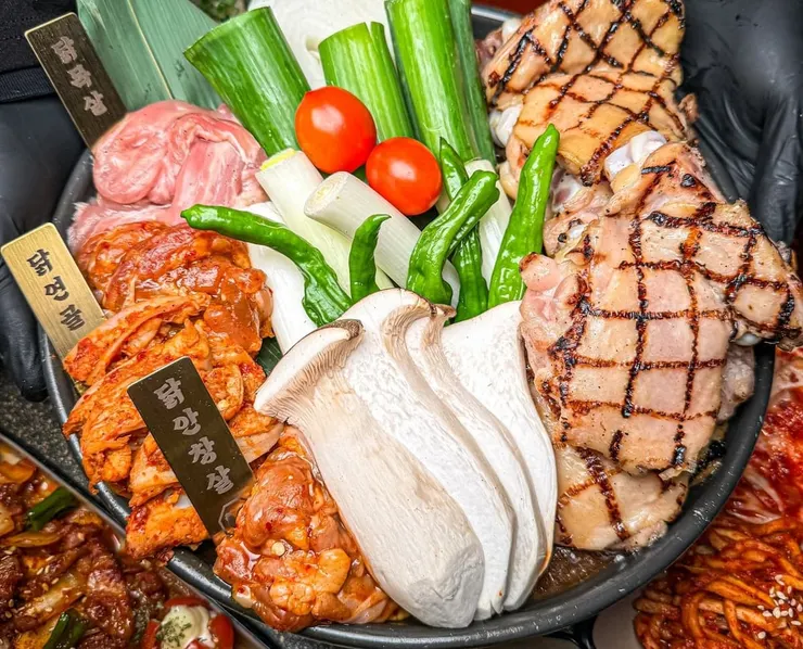 圖說：多種肉品任意搭！「八角道」經典混搭套餐，燒肉愛好者的天堂。（圖／八角道）