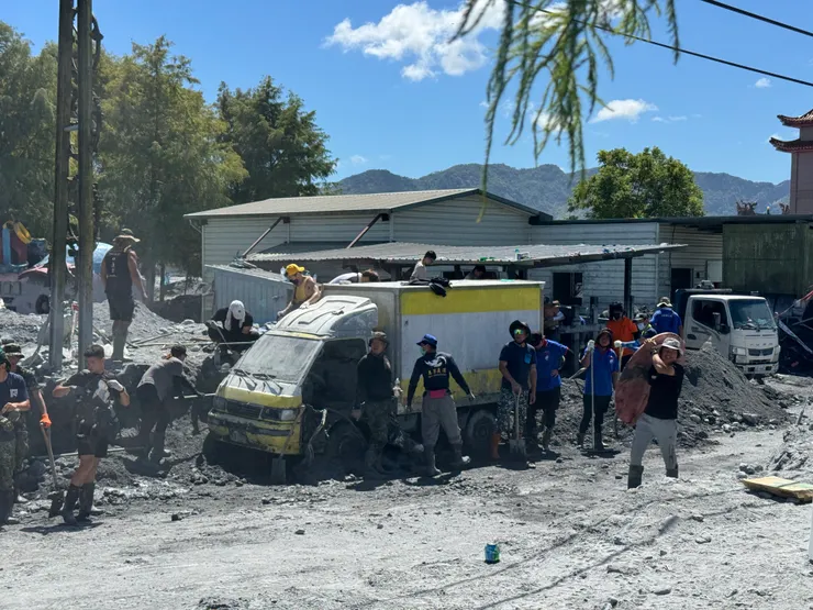 黑拖鞋阿伯被挖出來的家