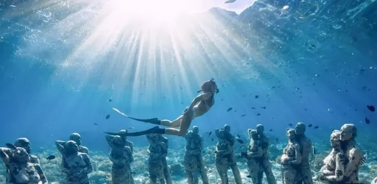 吉利島的水下雕像：圖片來源Tripadvisor