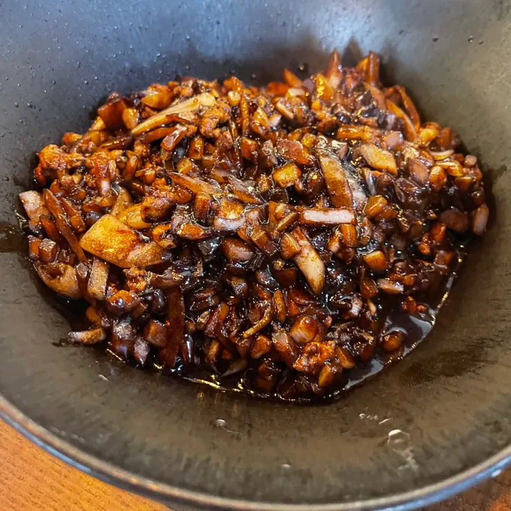 在韓國吃到的炸醬麵，這是單獨只有醬的部份