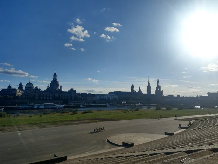 上兩個月原本夜間露天電影院的地方，如今電影院活動已結束、拆除