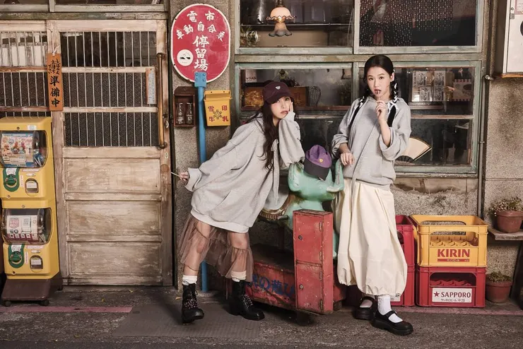 （左起）大元、方志友攜手演繹「朋友般的家人、家人般的朋友」。（圖／LAVIDO提供）