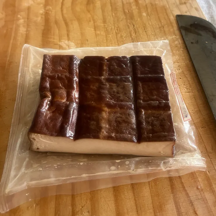 切開用了一小部份的腊豆腐長這樣