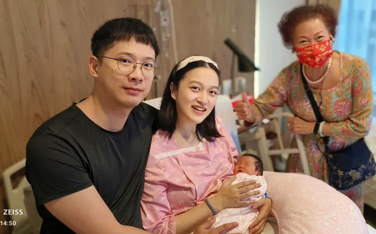 【吔！和阿祖照一張。妳肯定加多一代親長的愛源源傾瀉！】