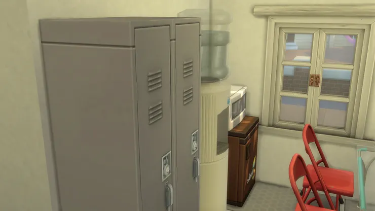 這邊也有員工儲物櫃。員工人數不少嘛。