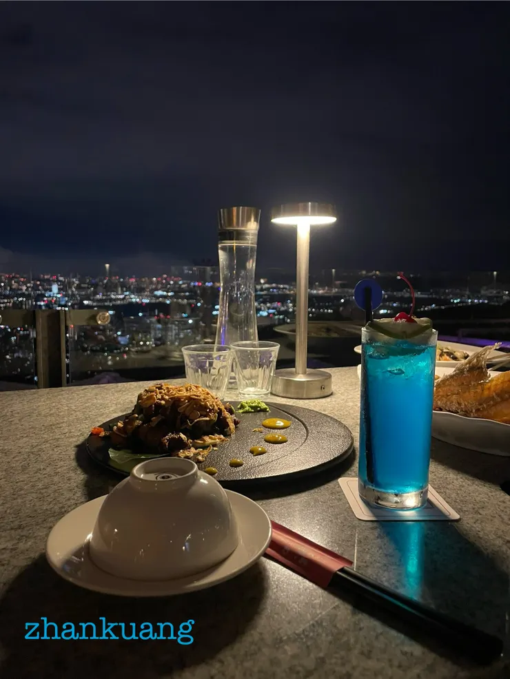 在草山夜未眠，品著晚餐，賞著夜景