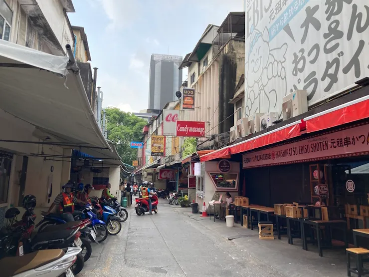 情色按摩是目前曼谷地區玩樂最適合推薦給初學者的場所