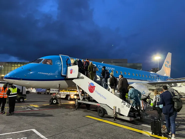 搭乘荷蘭航空小飛機