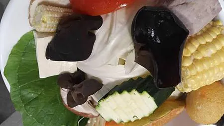 [基隆美食]GOOGLE MAP獲得四點六顆星好評的鮮牧火鍋