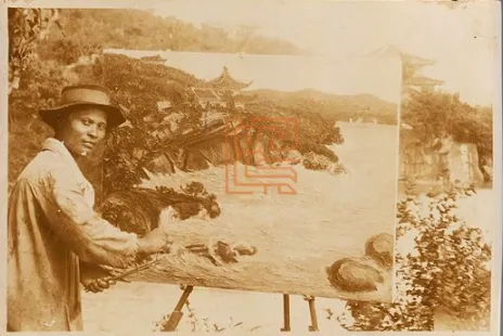 ▲陳澄波在江蘇太湖黿頭渚內的飛雲閣寫生。  來源：財團法人陳澄波文化基金會