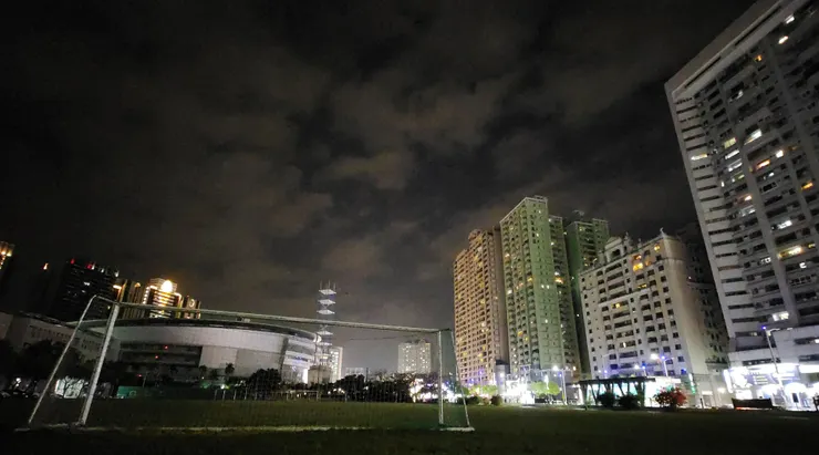 住家附近的三民家商操場, 跑完步自拍