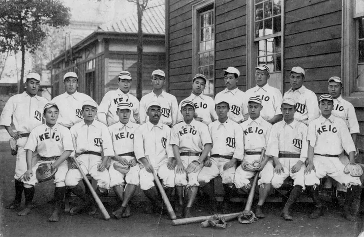 第一回早慶戰成員。前排右四為河野安通志、左四為橋戶信。後排右四為押川清。圖片來源：維基百科