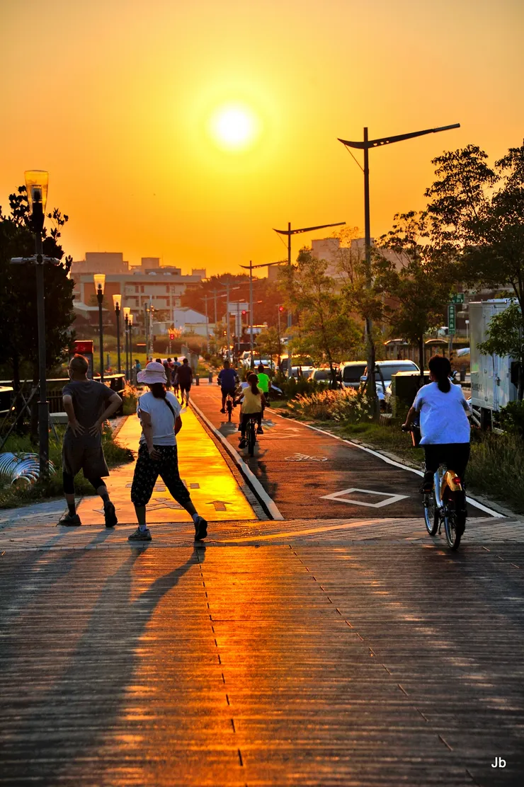 河濱廣場庶民齊集運動休閒