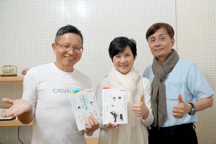 「轉吧！創夢大叔」楊錦聰(左)，「心能量管理中心」創辦人許瑞云(中)和院長鄭先安(右)