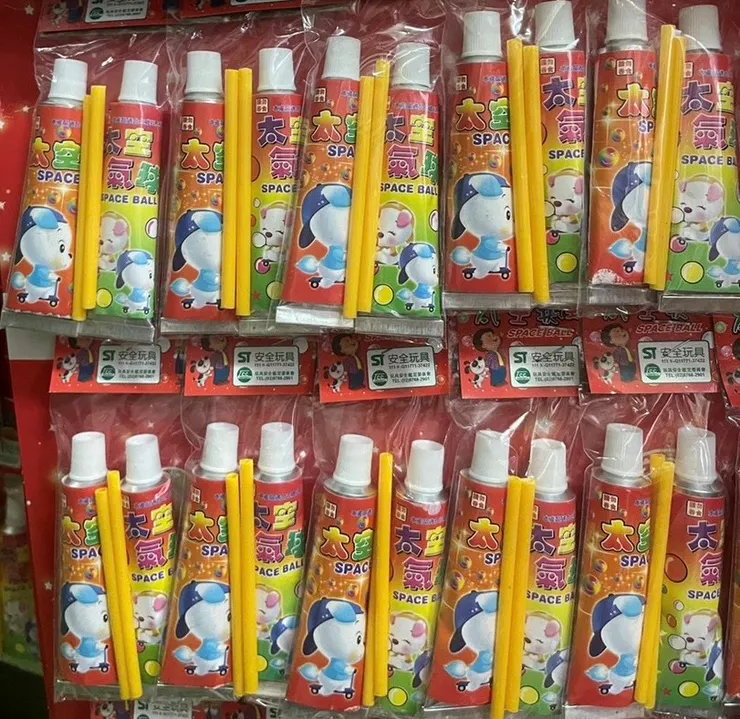 小時候吹泡泡便宜又好玩